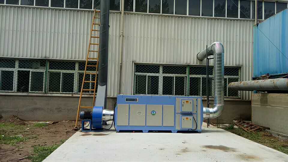 除尘器设备搭配UV光氧废气治理设备 高效除尘除味，环保治理效果顶呱呱